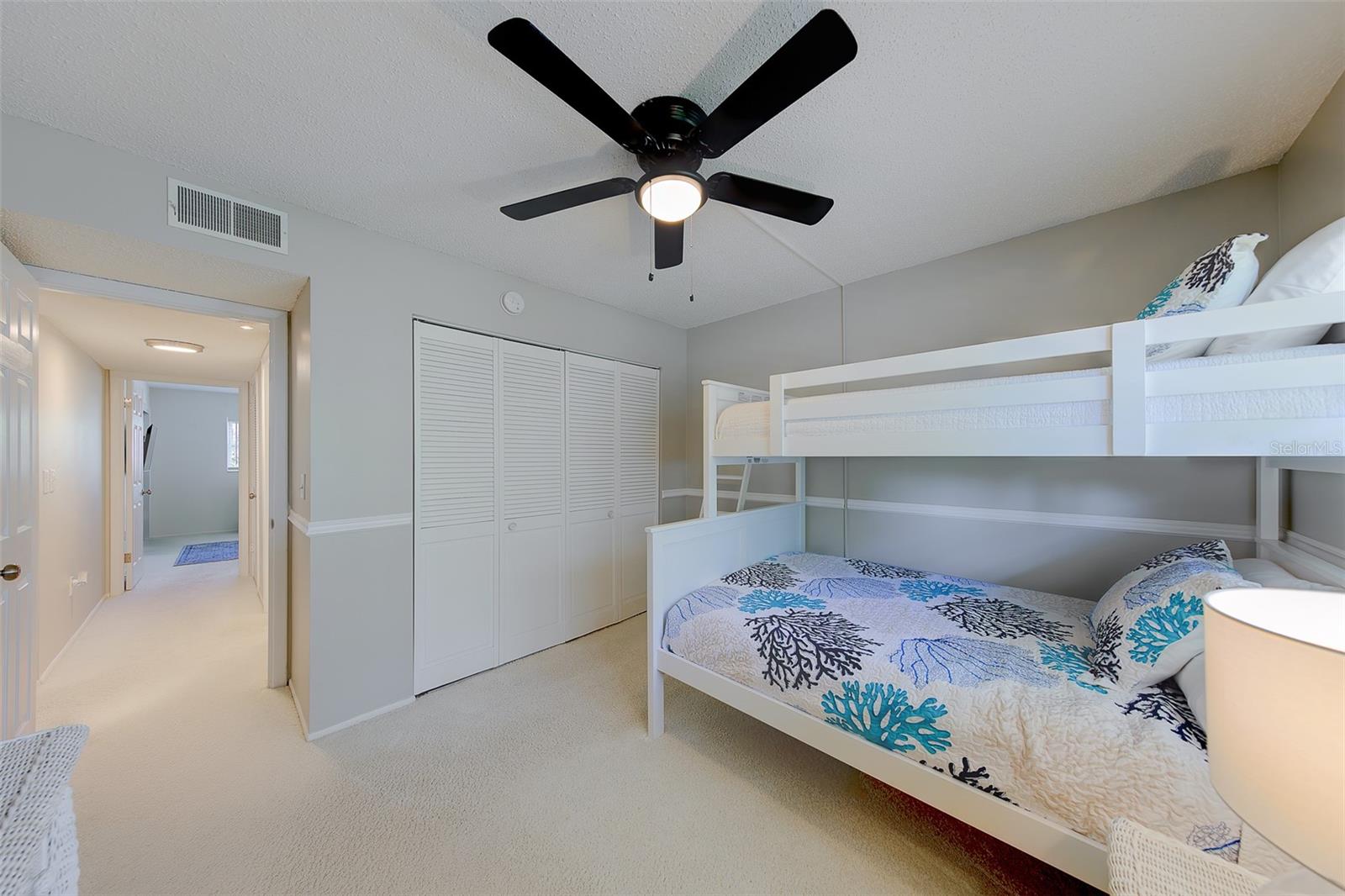 Image 21 of 51 For 946 Virginia Street 107