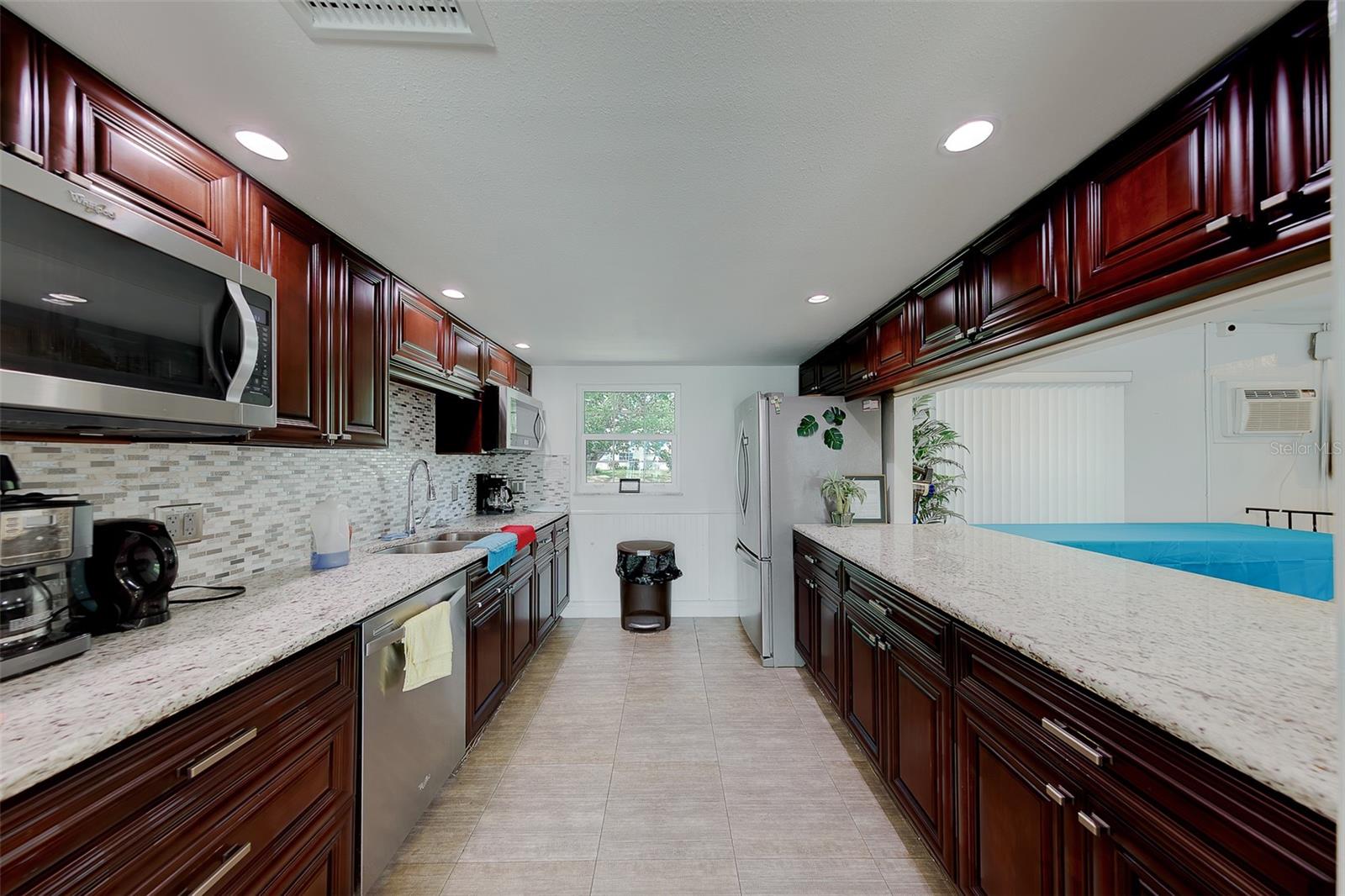 Image 36 of 51 For 946 Virginia Street 107