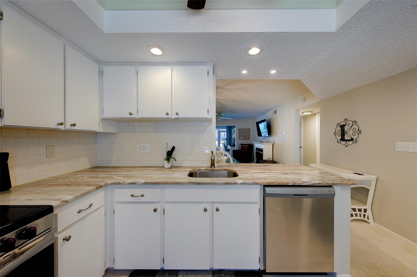 Image 9 of 51 For 946 Virginia Street 107
