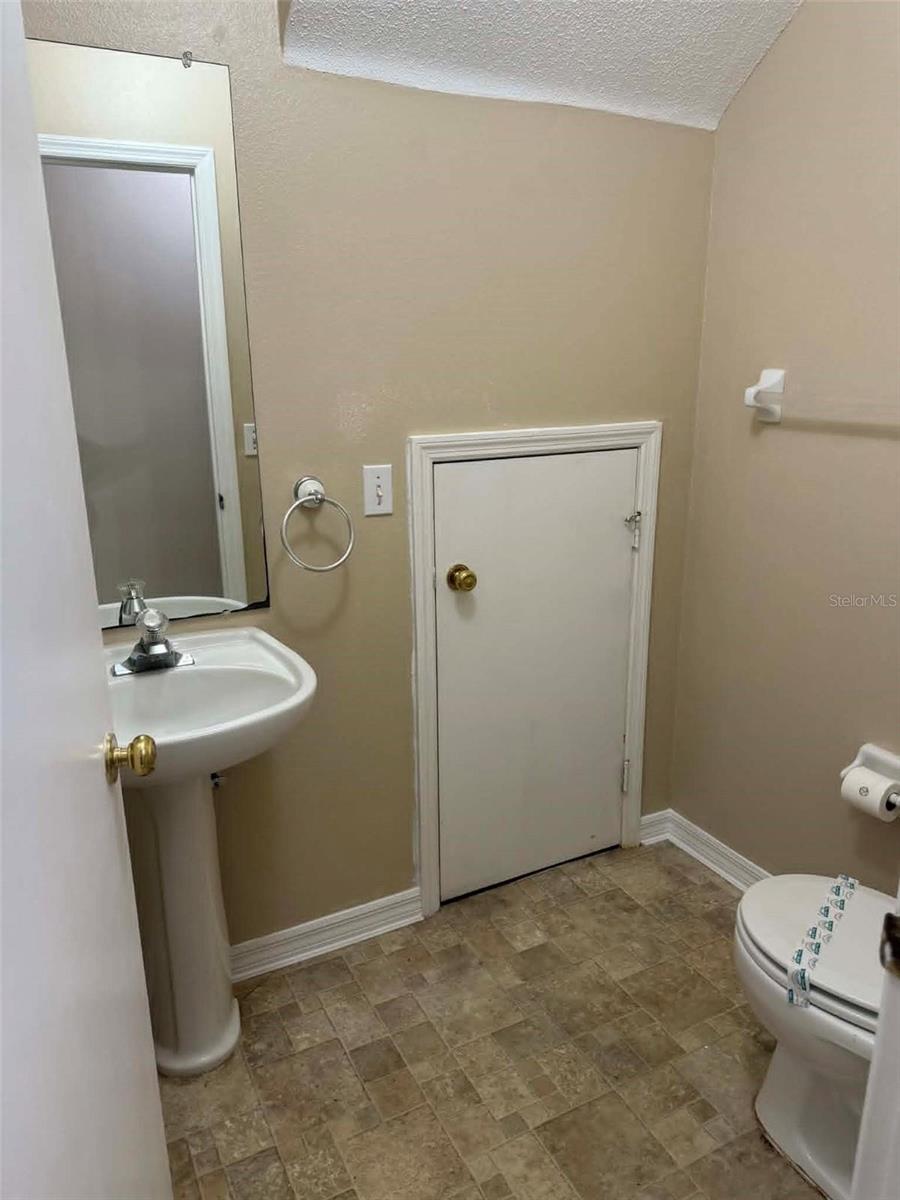 Image 5 of 25 For 2113 Fluorshire Drive