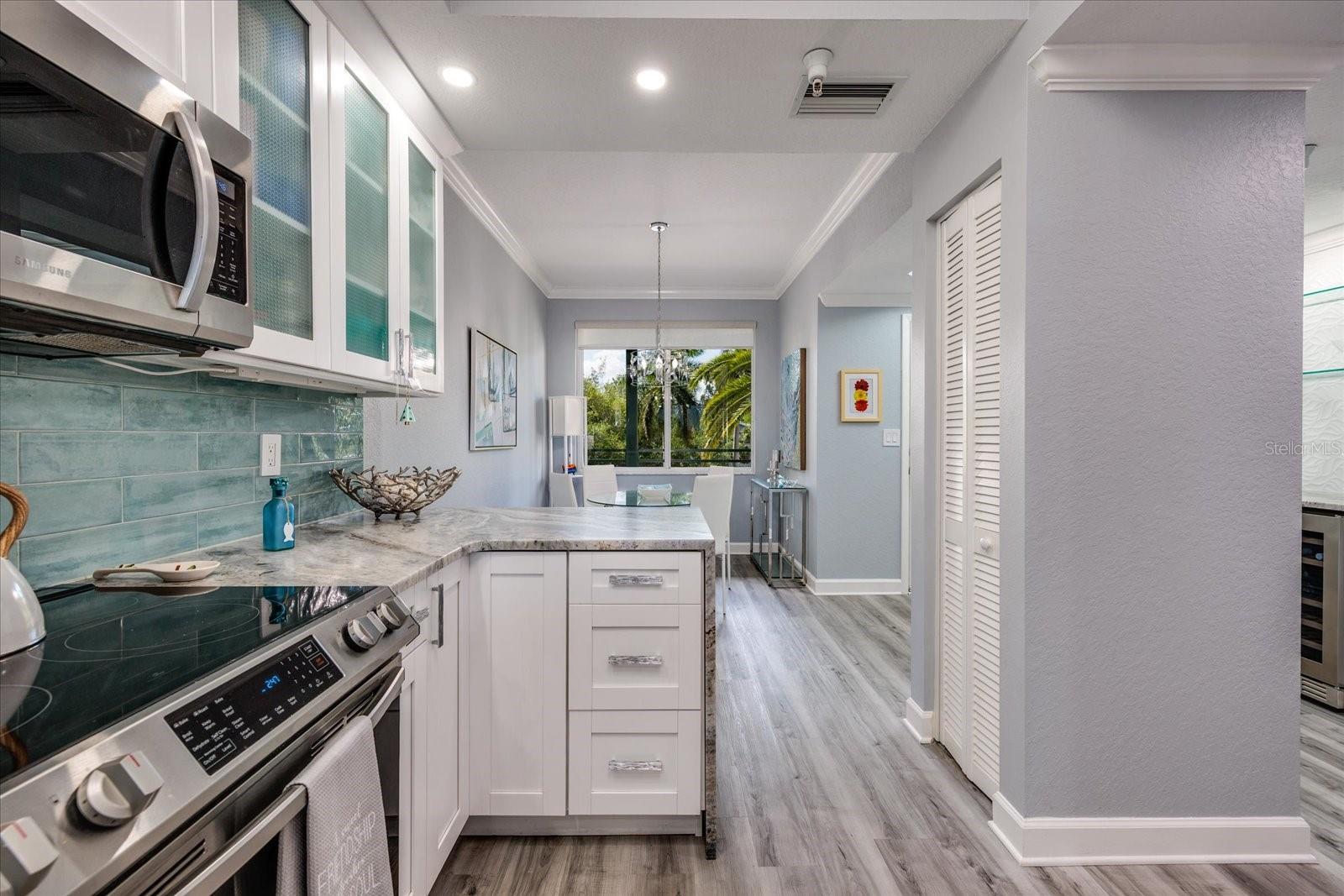Listing photo id 14 for 4801 Osprey Drive S 207