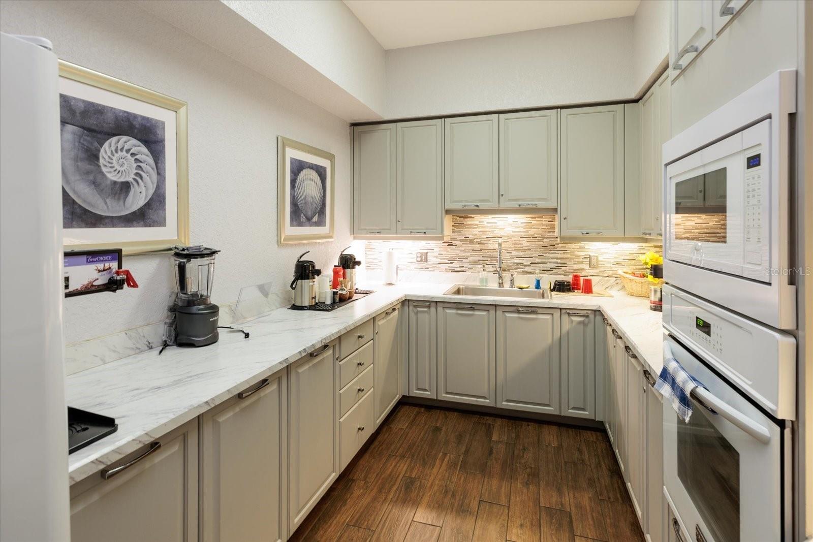 Listing photo id 56 for 4801 Osprey Drive S 207