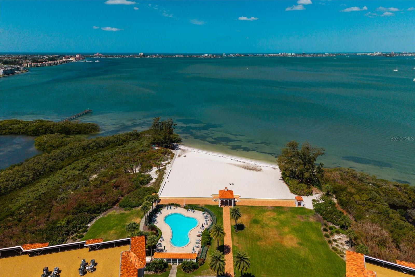 Listing photo id 76 for 4801 Osprey Drive S 207