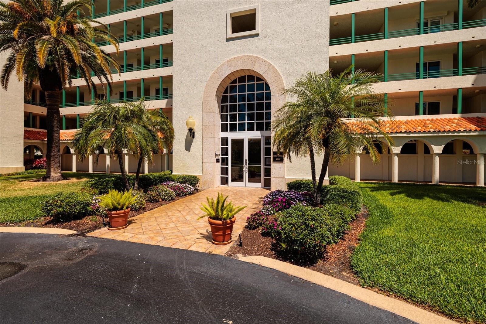 Listing photo id 6 for 4801 Osprey Drive S 207