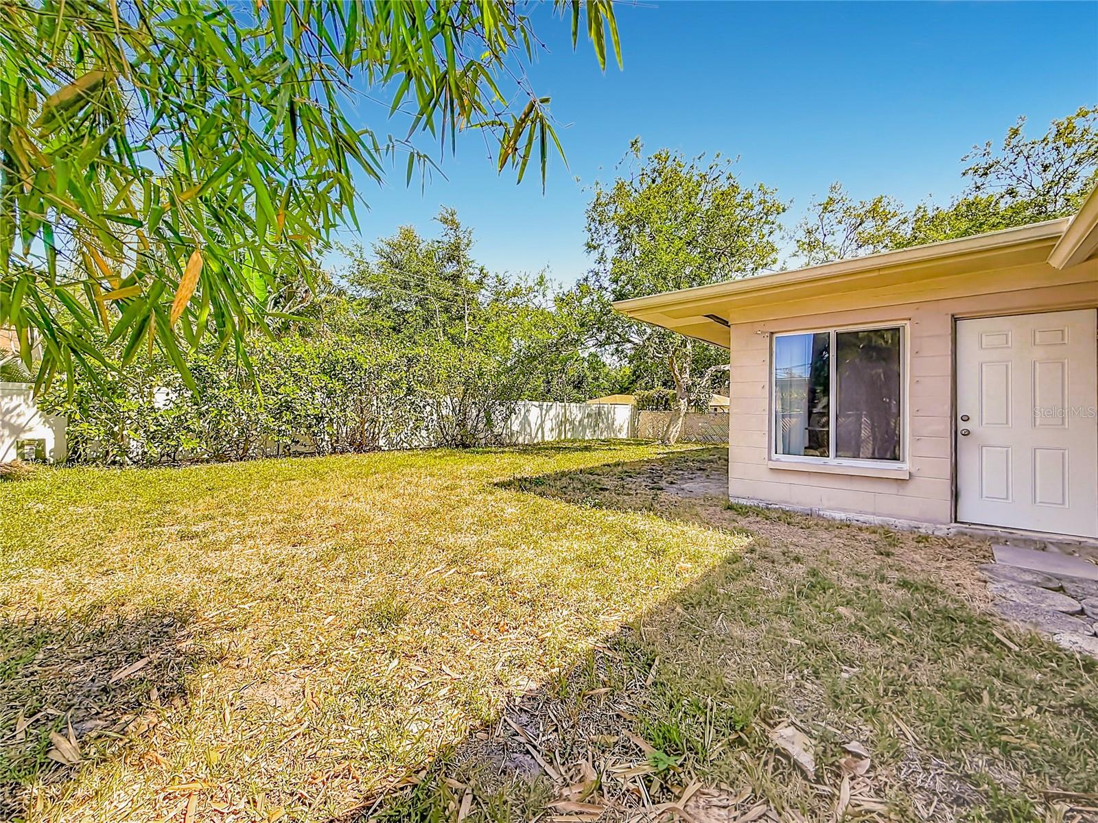 Image 25 of 31 For 211 Monroe Circle N