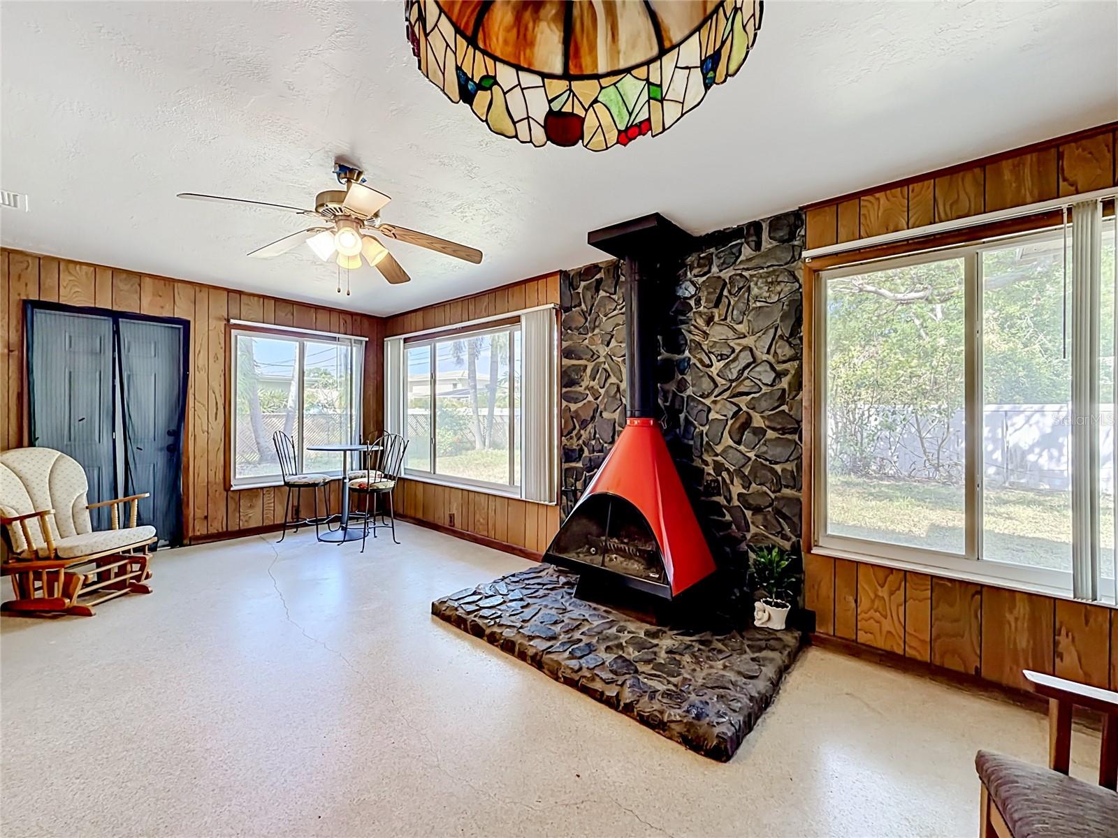 Image 4 of 31 For 211 Monroe Circle N