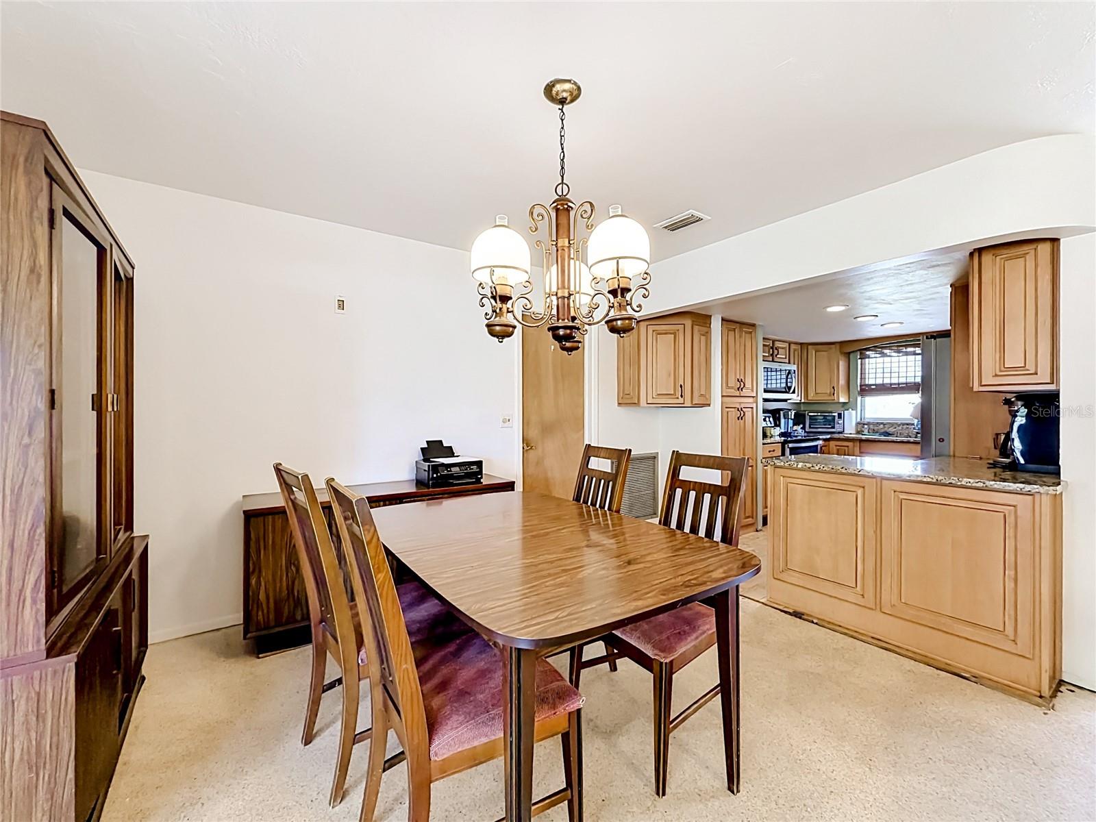 Image 6 of 31 For 211 Monroe Circle N