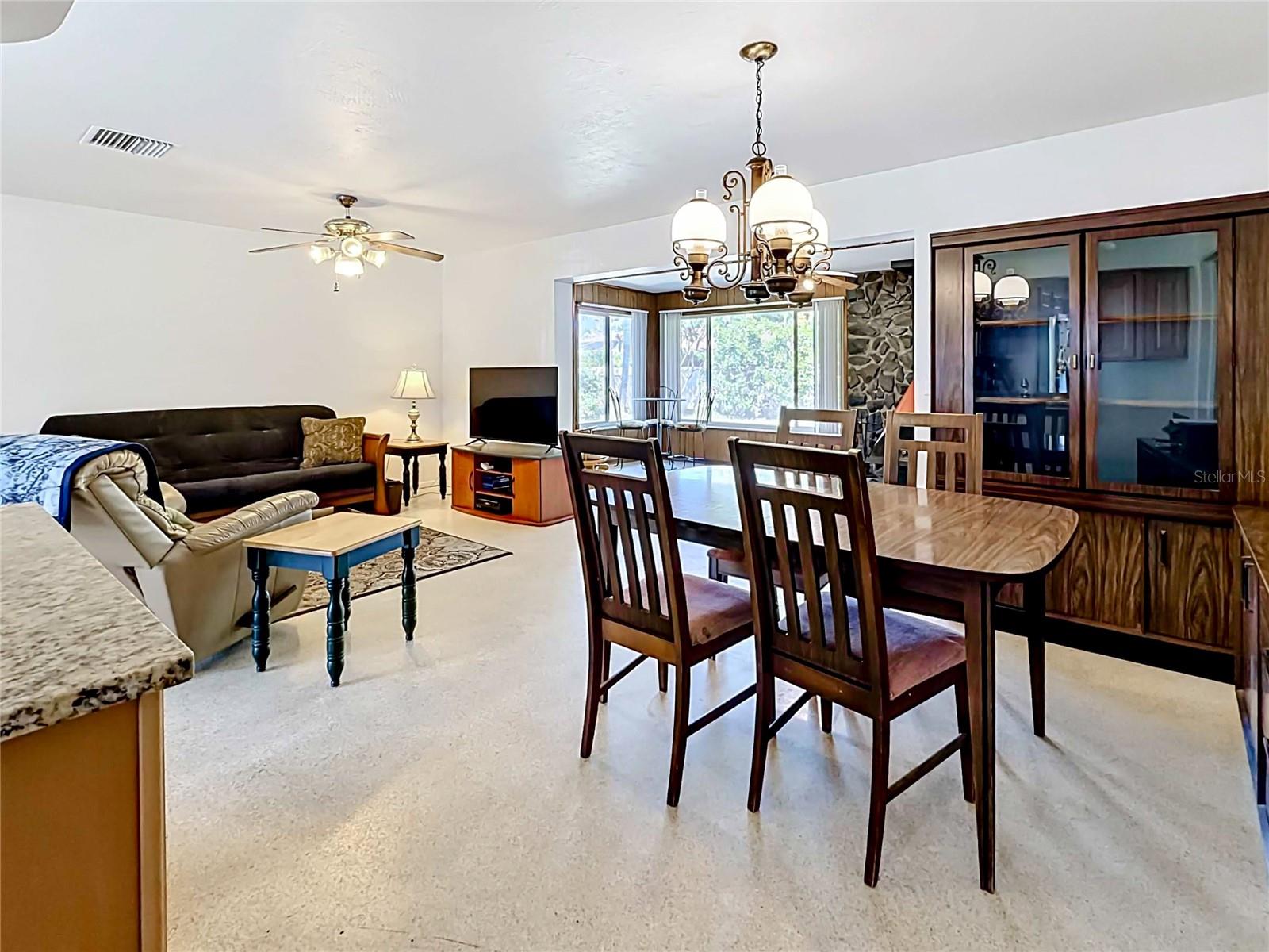 Image 7 of 31 For 211 Monroe Circle N