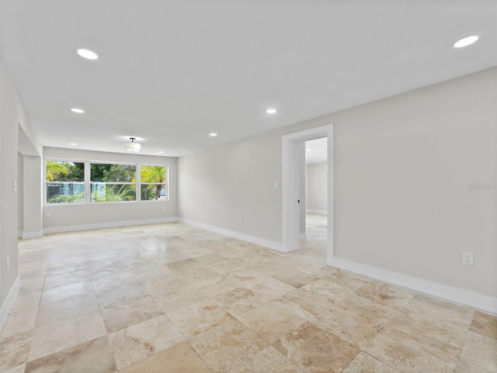 Image 11 of 37 For 1242 Bermuda Street