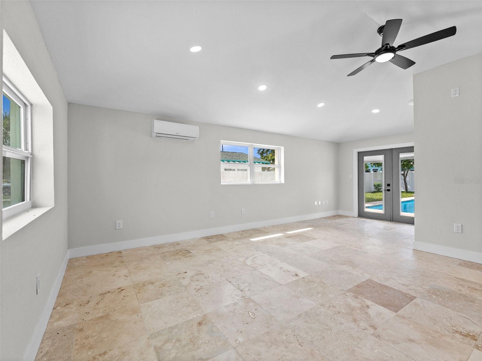Image 13 of 37 For 1242 Bermuda Street