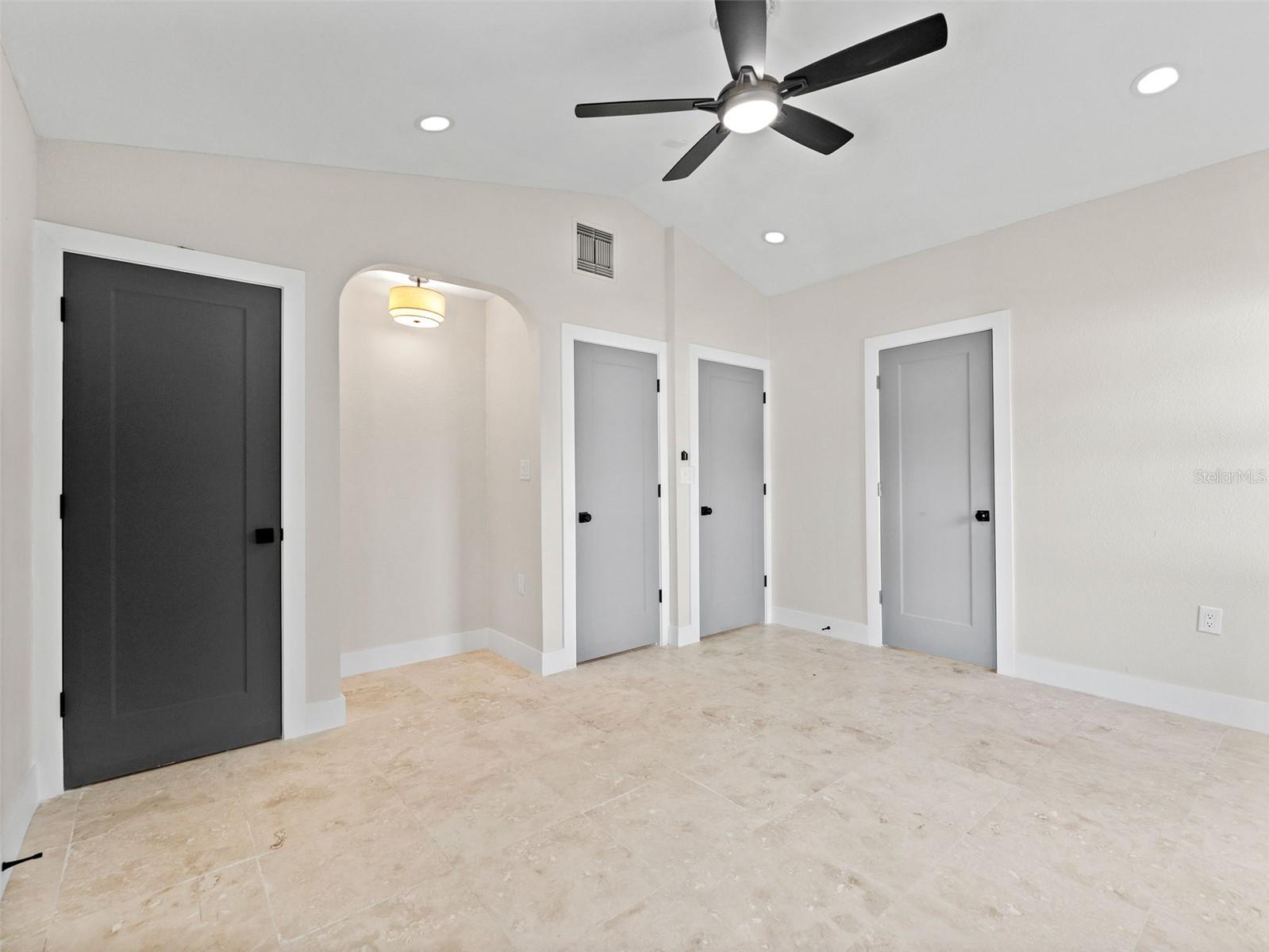 Image 15 of 37 For 1242 Bermuda Street