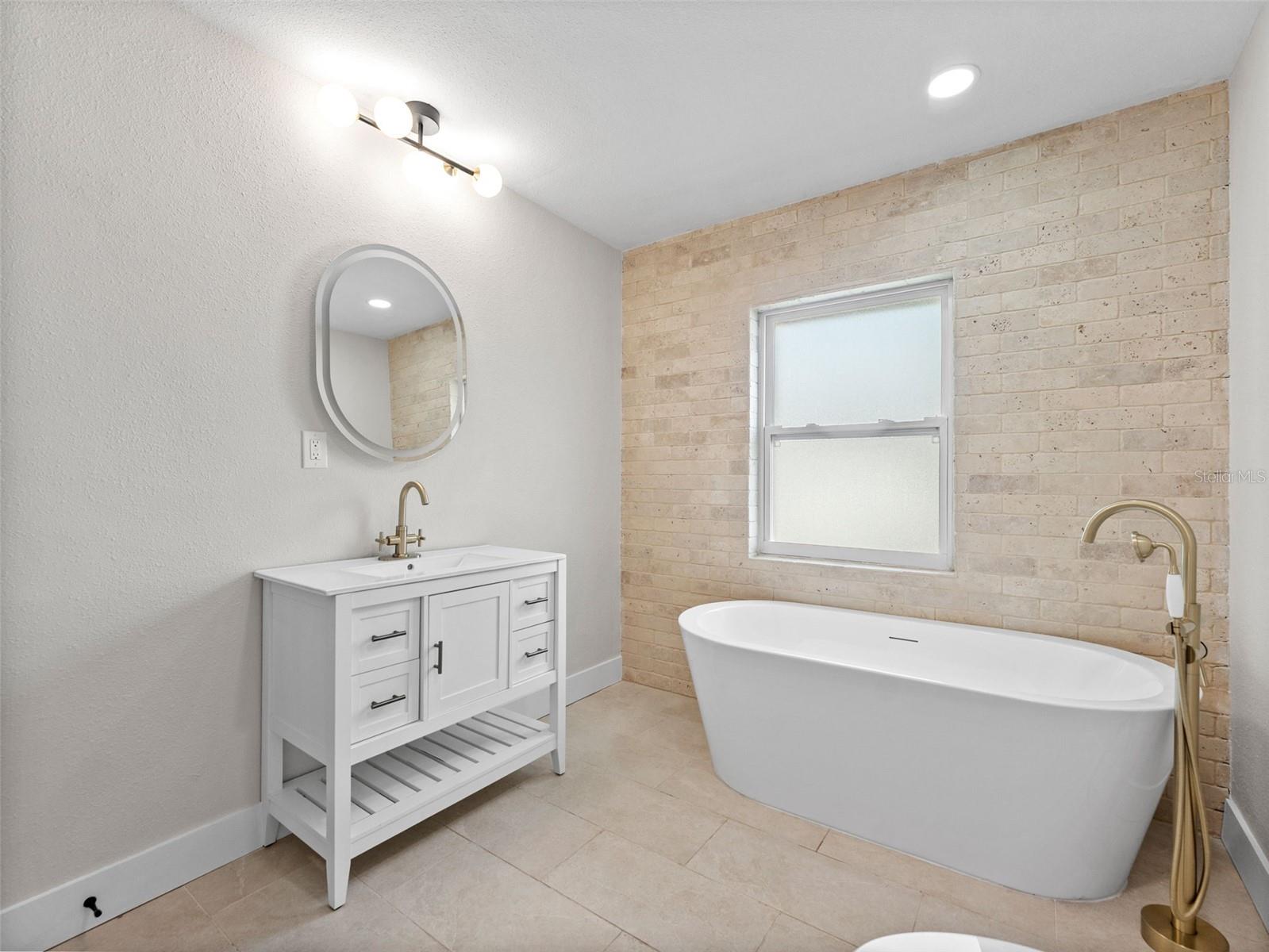 Image 18 of 37 For 1242 Bermuda Street