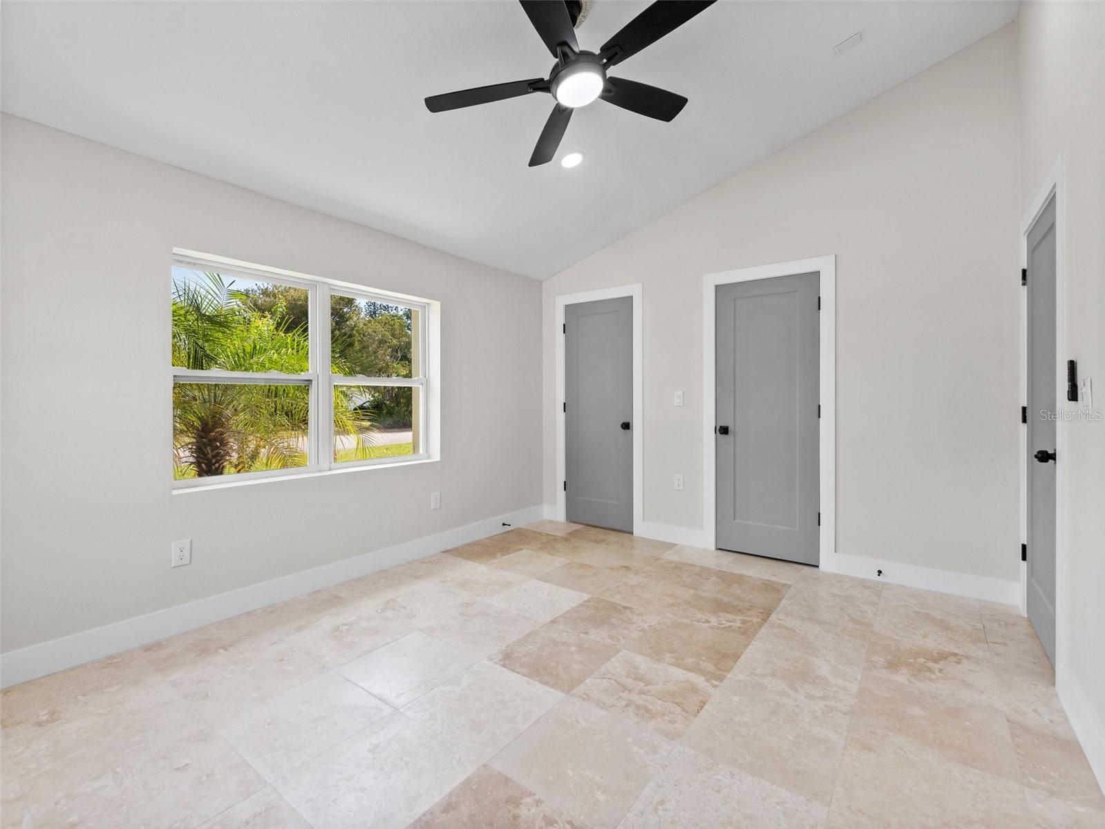 Image 21 of 37 For 1242 Bermuda Street