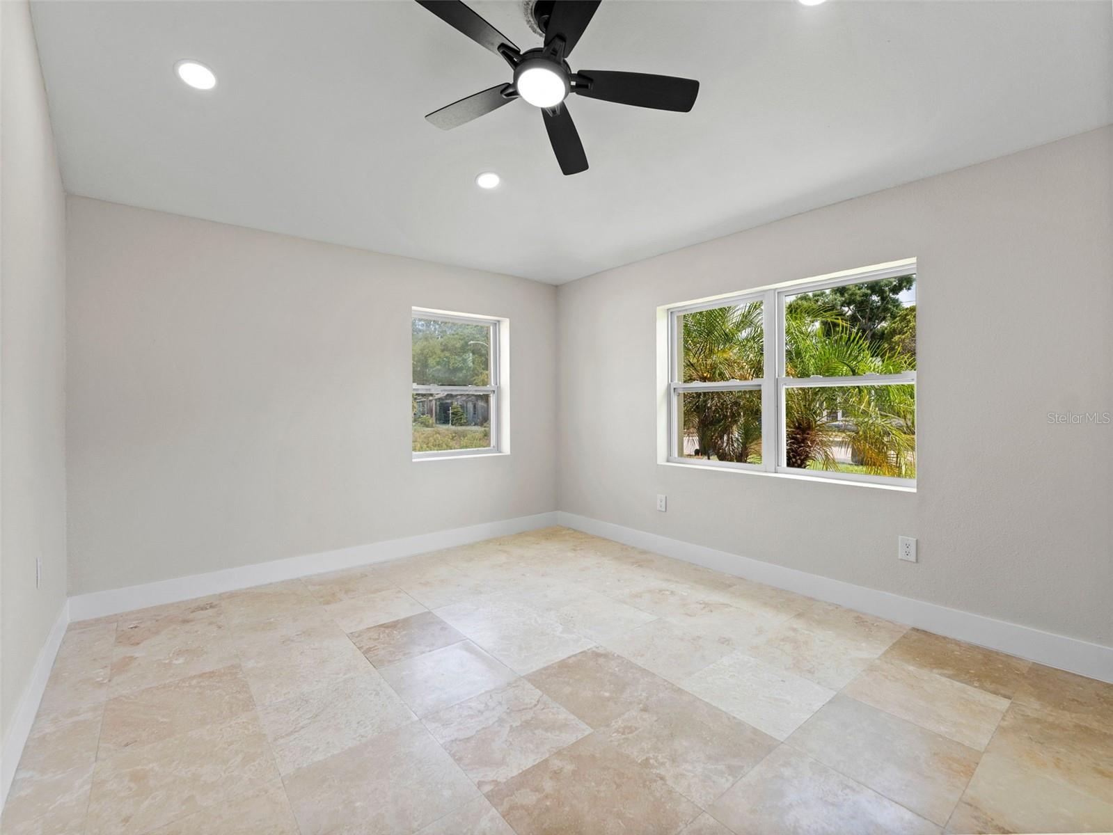 Image 24 of 37 For 1242 Bermuda Street