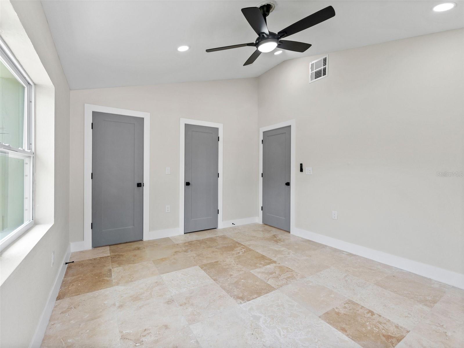 Image 25 of 37 For 1242 Bermuda Street