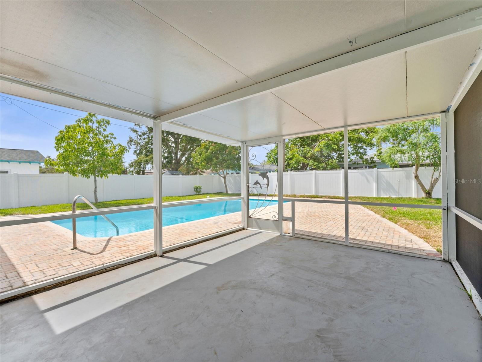 Image 27 of 37 For 1242 Bermuda Street