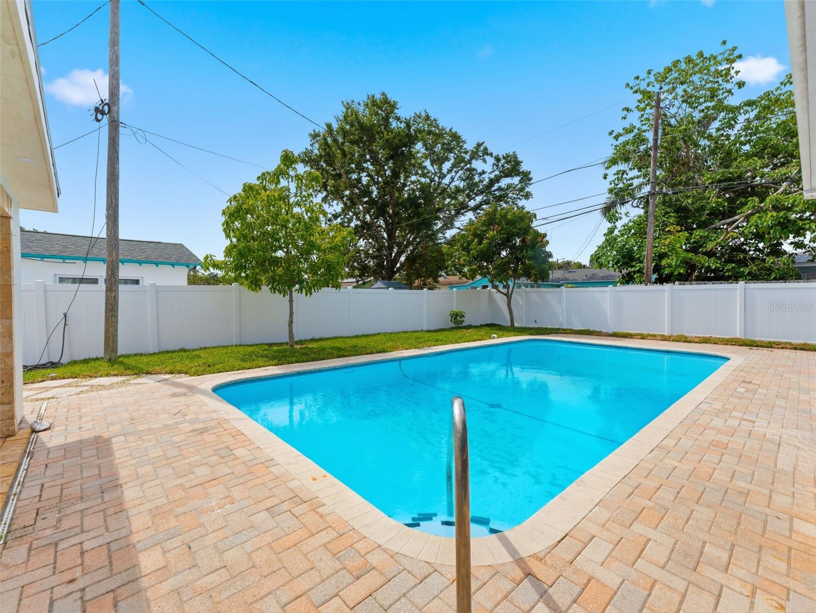 Image 30 of 37 For 1242 Bermuda Street