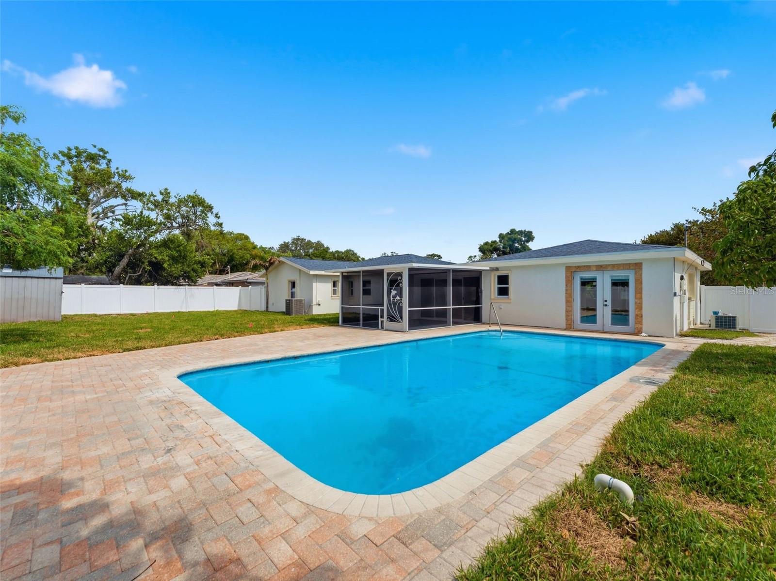 Image 31 of 37 For 1242 Bermuda Street