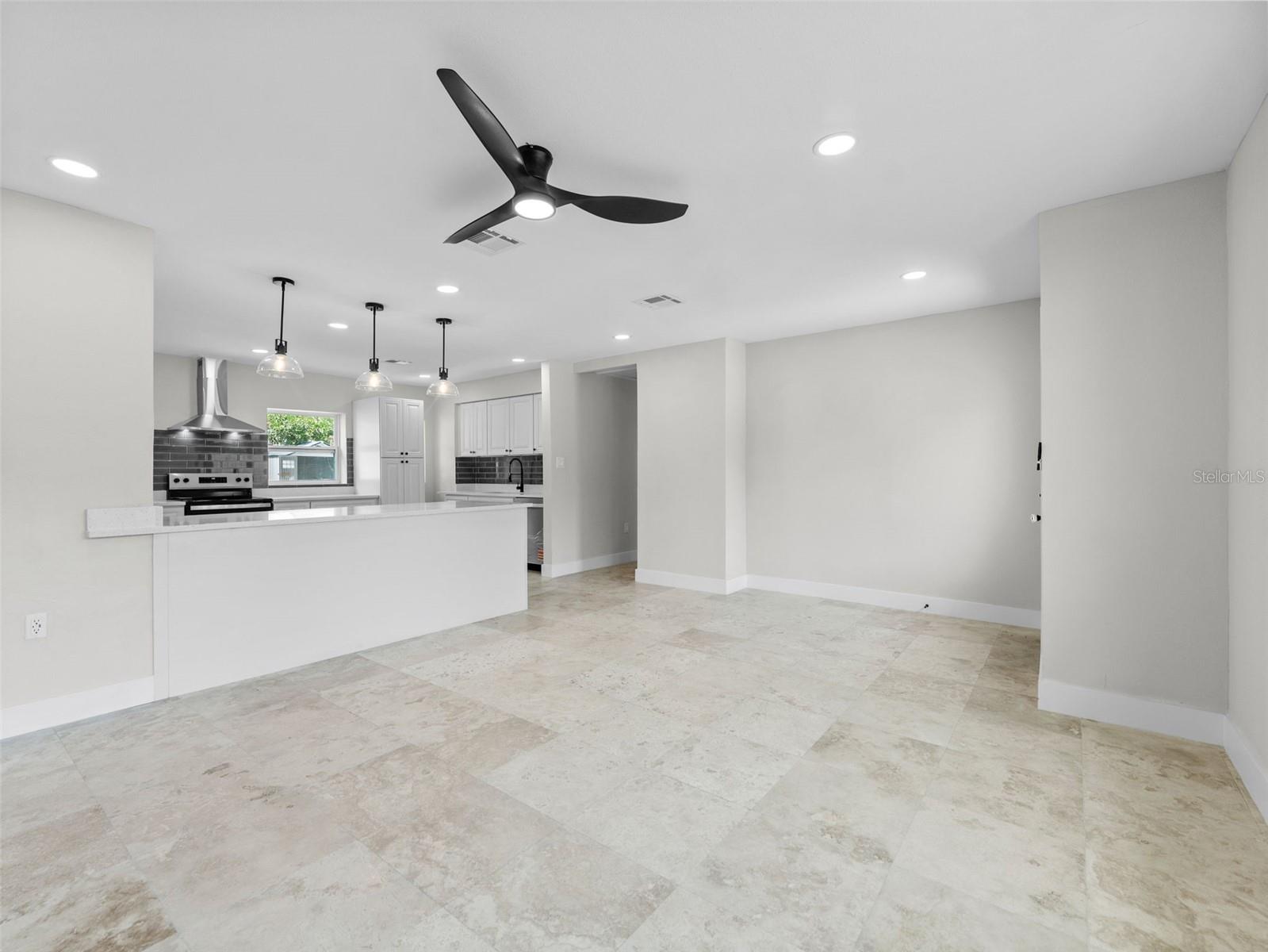 Image 5 of 37 For 1242 Bermuda Street