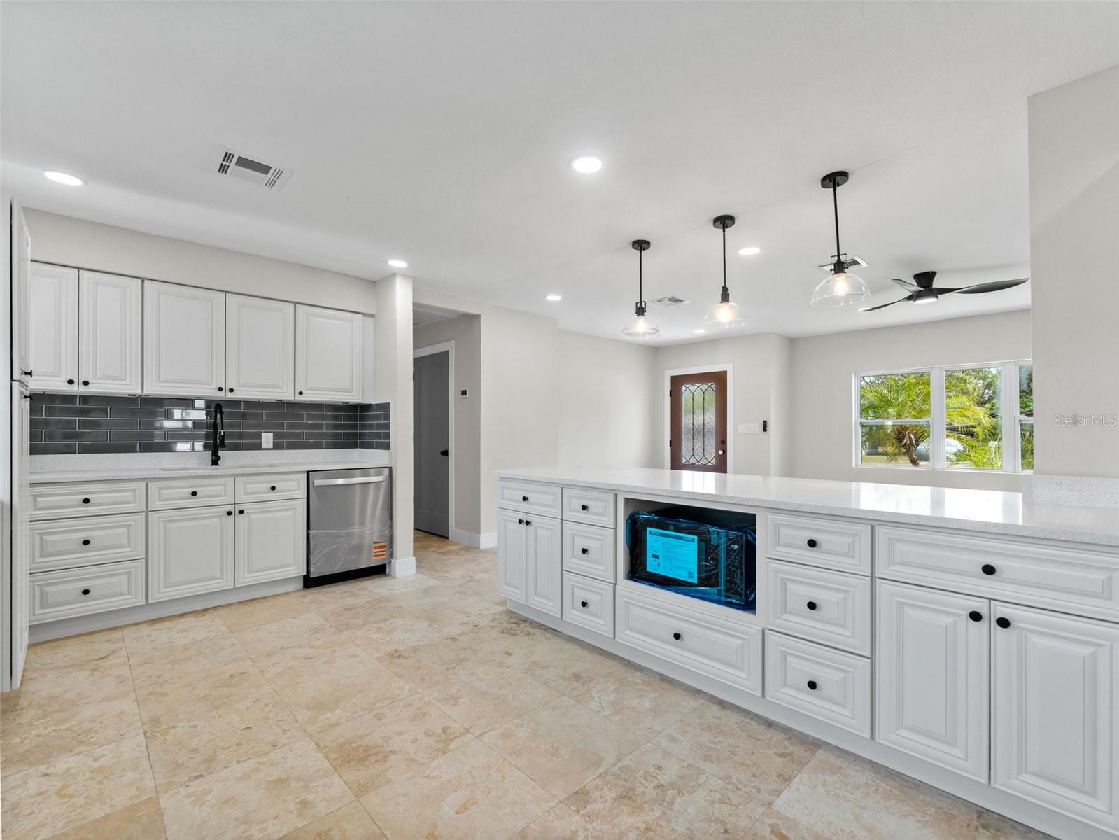 Image 6 of 37 For 1242 Bermuda Street