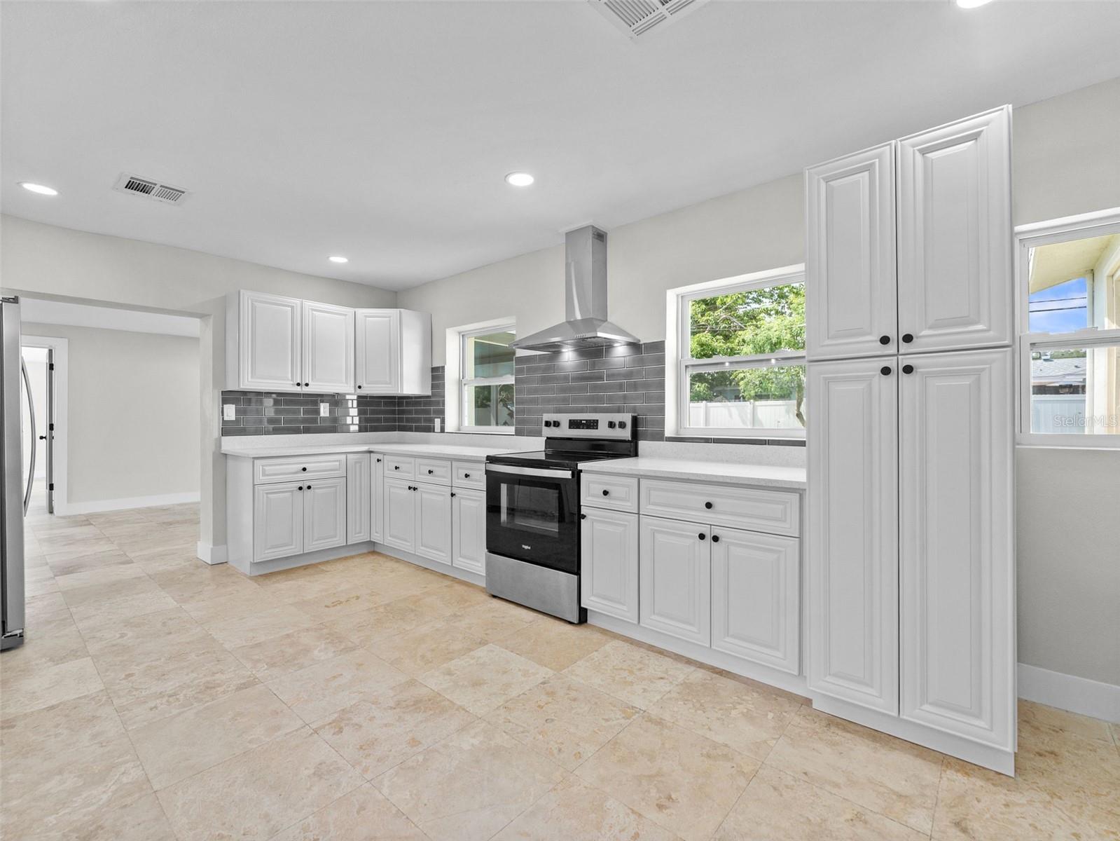 Image 7 of 37 For 1242 Bermuda Street