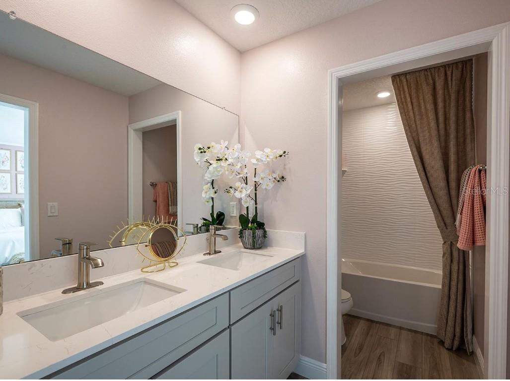 Listing photo id 10 for 10009 Surrey Rose Dr