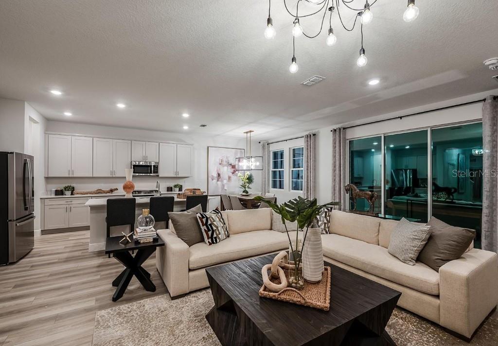 Listing photo id 3 for 10009 Surrey Rose Dr