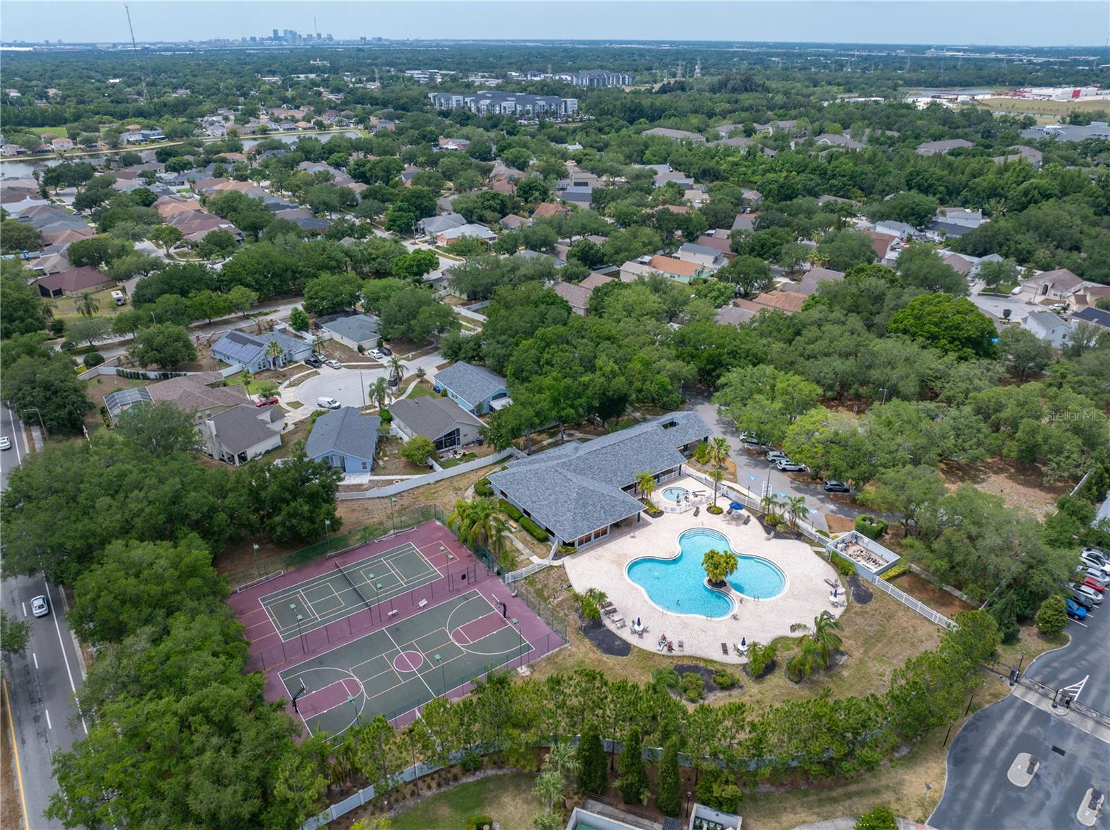 Listing photo id 8 for 3324 Manor Cove Circle