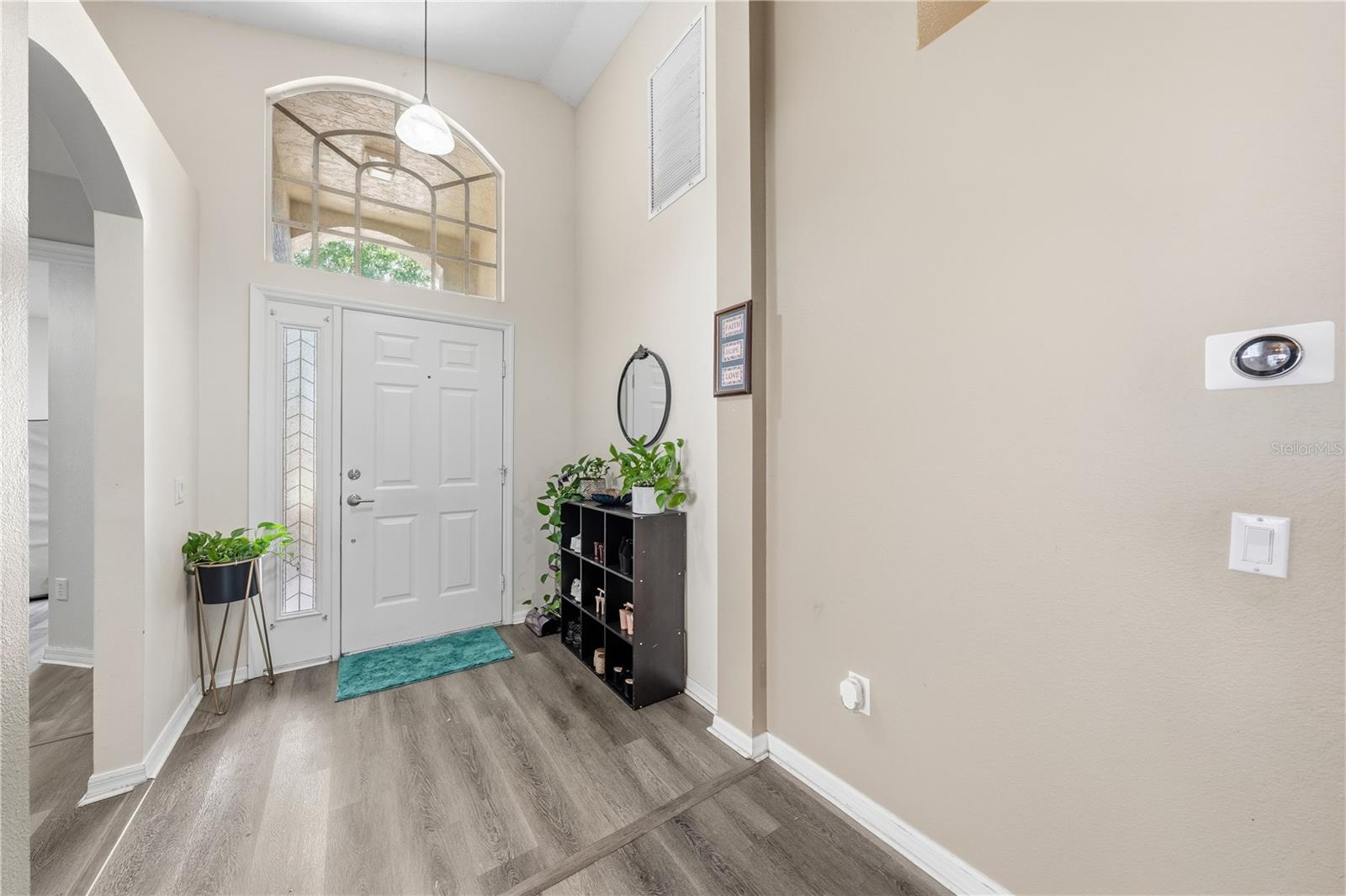 Listing photo id 9 for 3324 Manor Cove Circle