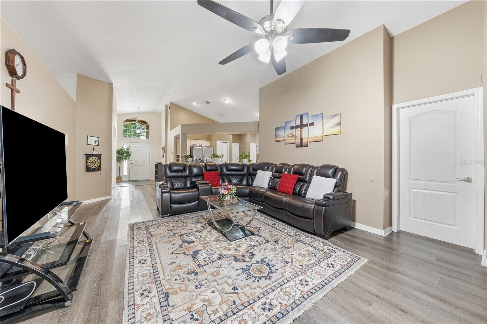 Listing photo id 10 for 3324 Manor Cove Circle