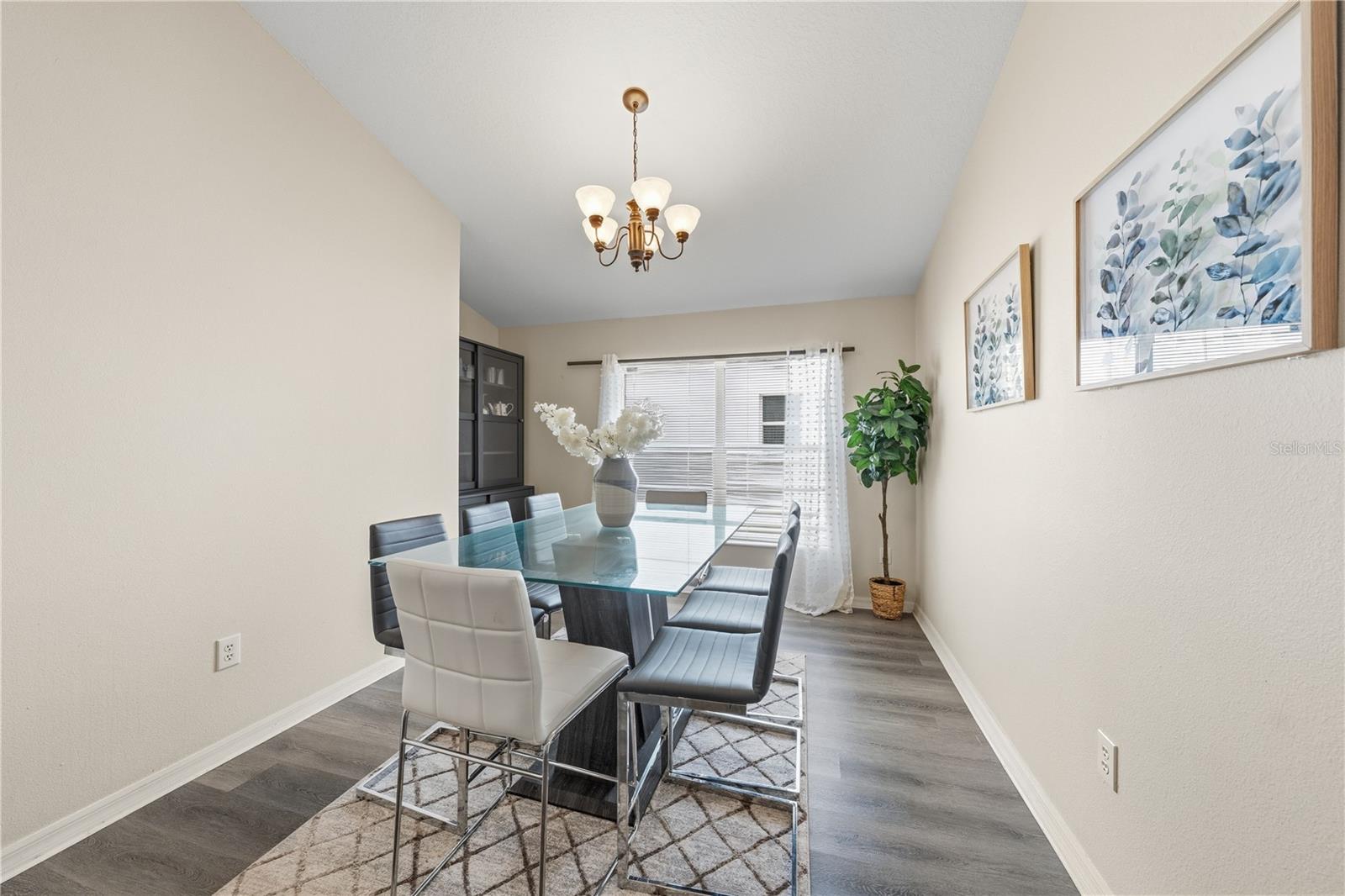 Listing photo id 14 for 3324 Manor Cove Circle