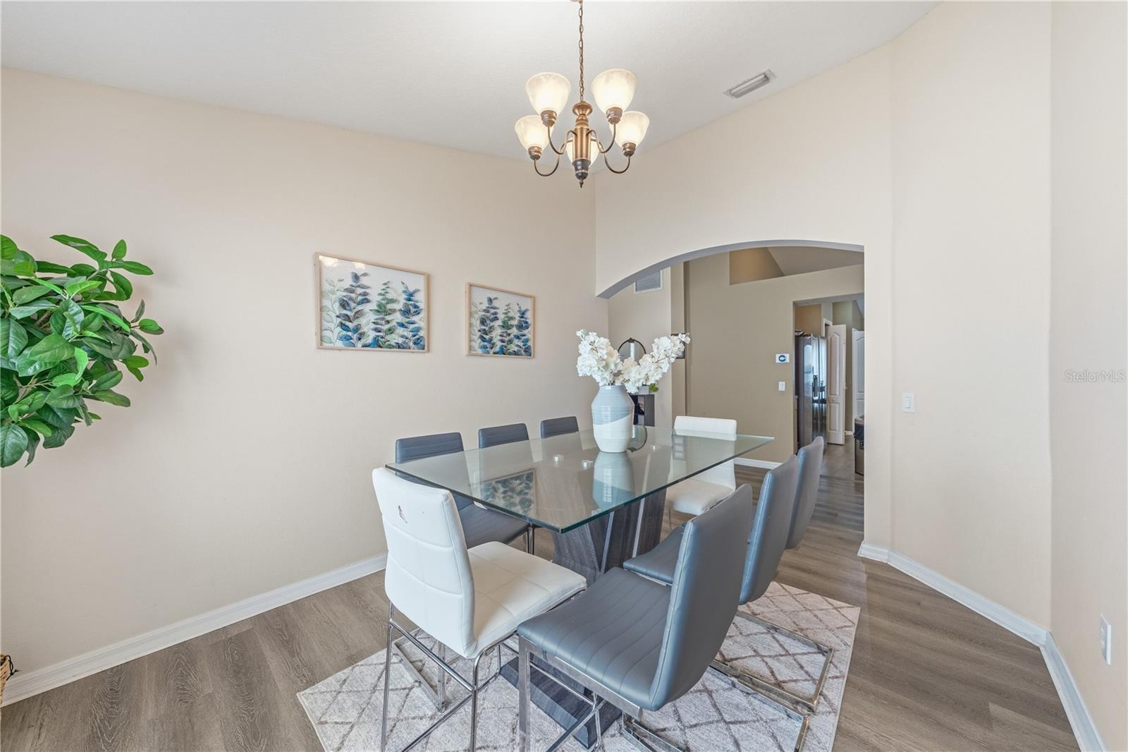 Listing photo id 15 for 3324 Manor Cove Circle