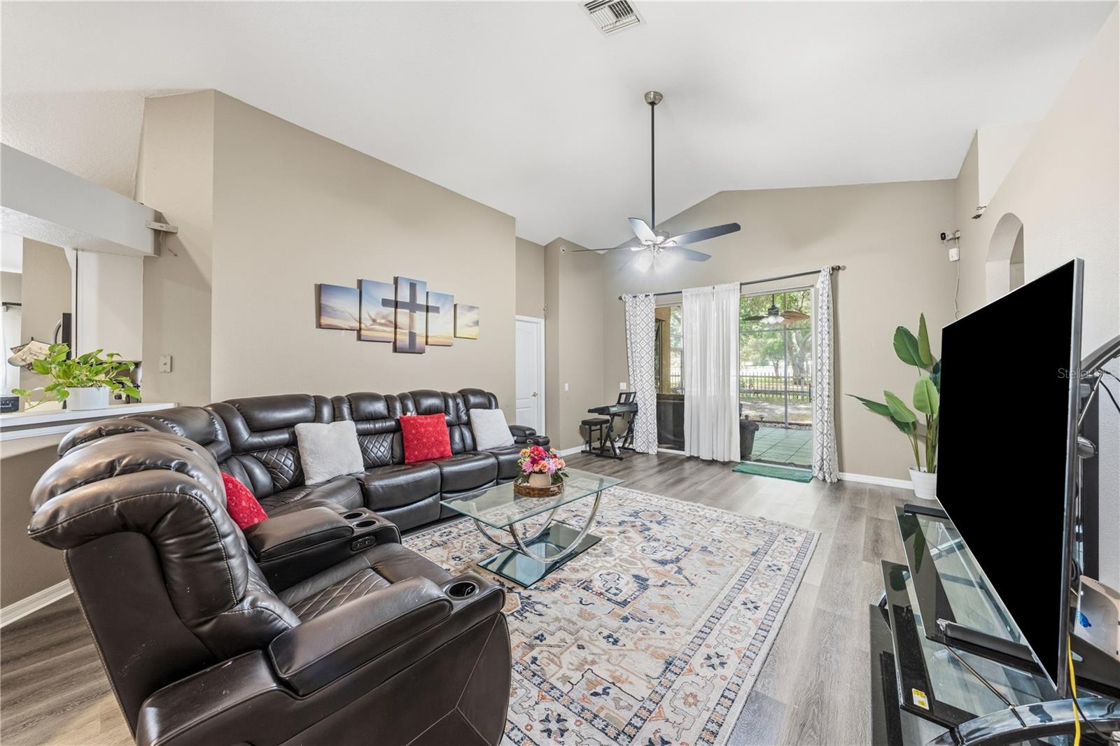 Listing photo id 16 for 3324 Manor Cove Circle