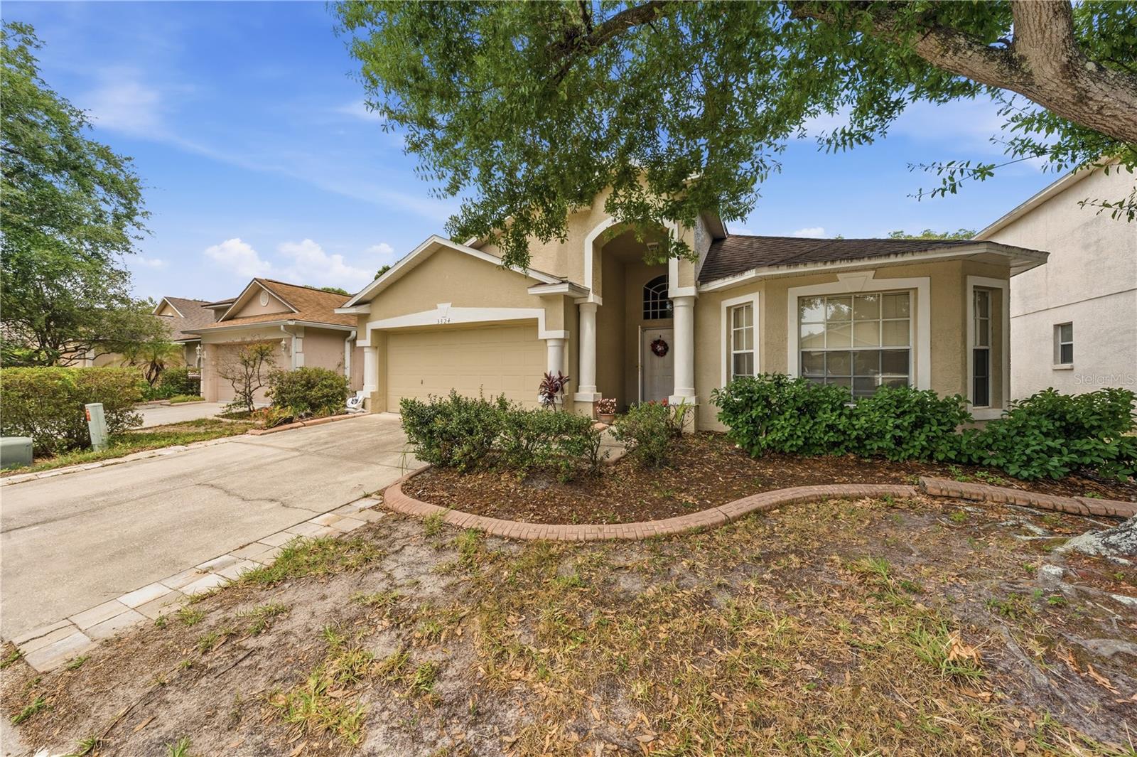 Listing photo id 0 for 3324 Manor Cove Circle