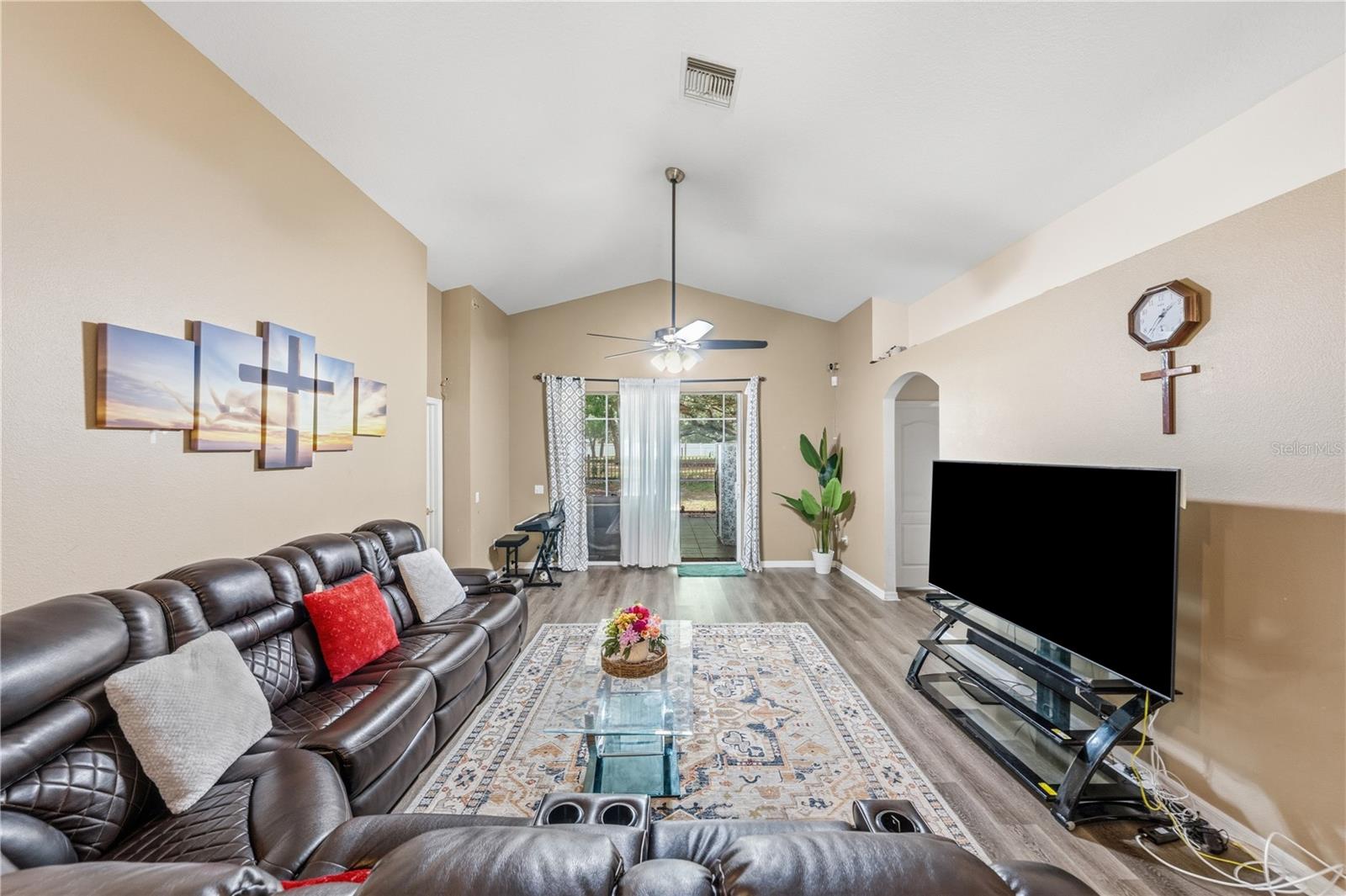 Listing photo id 18 for 3324 Manor Cove Circle