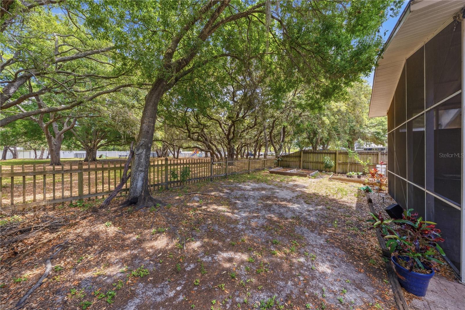 Listing photo id 2 for 3324 Manor Cove Circle