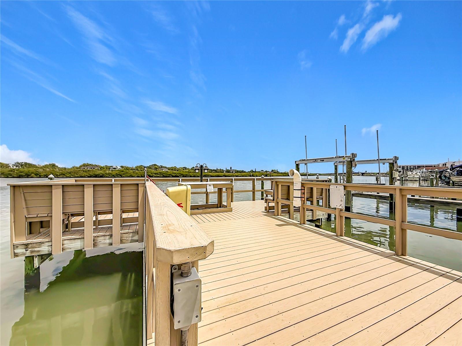 Image 31 of 46 For 19417 Gulf Boulevard A-113
