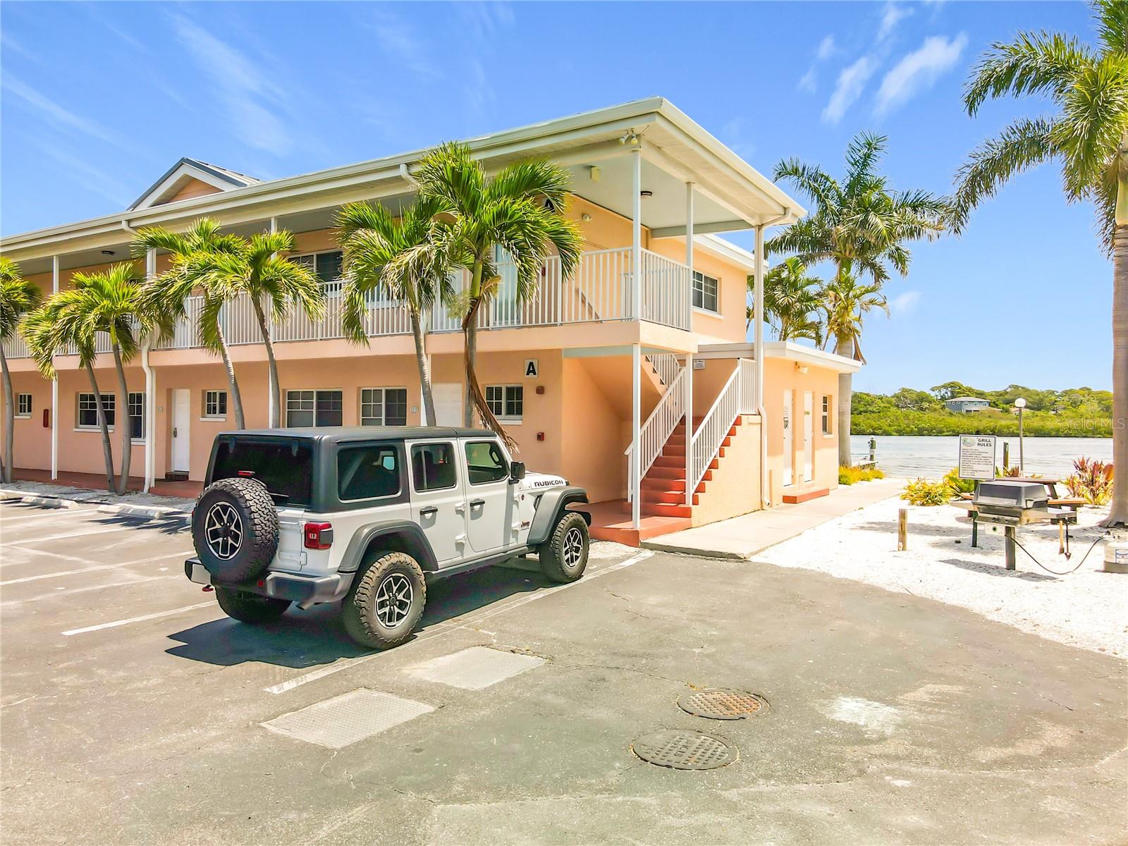 Image 4 of 46 For 19417 Gulf Boulevard A-113