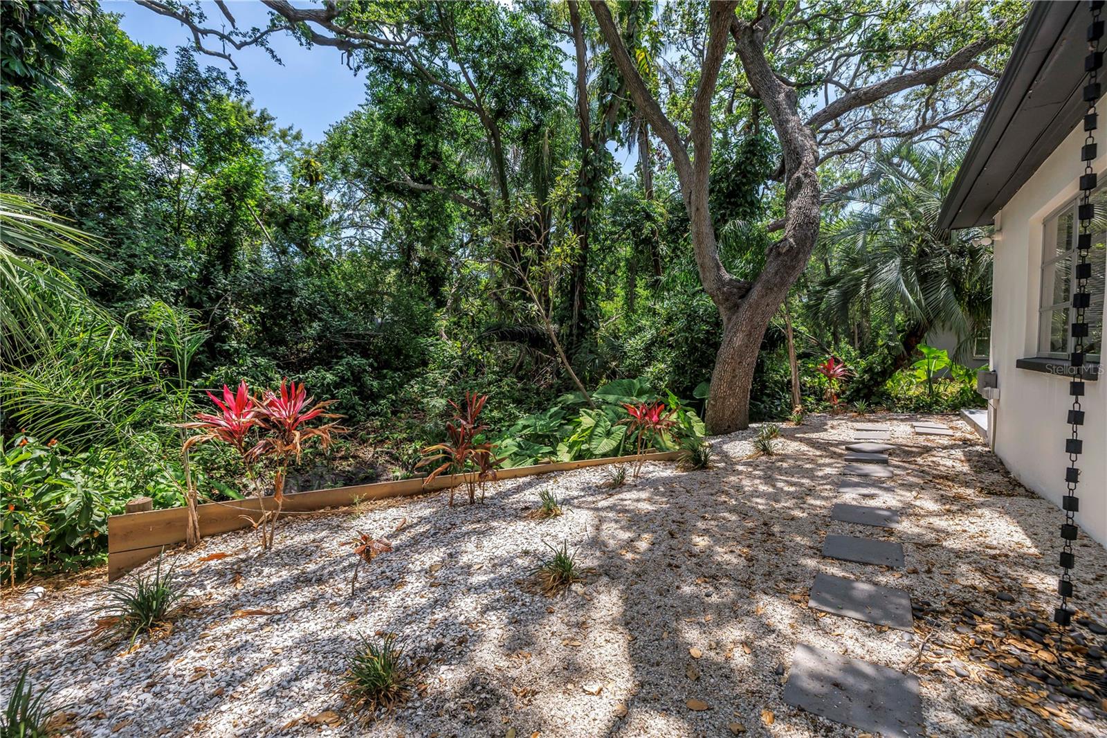 Listing photo id 16 for 3518 Pocahontas Drive