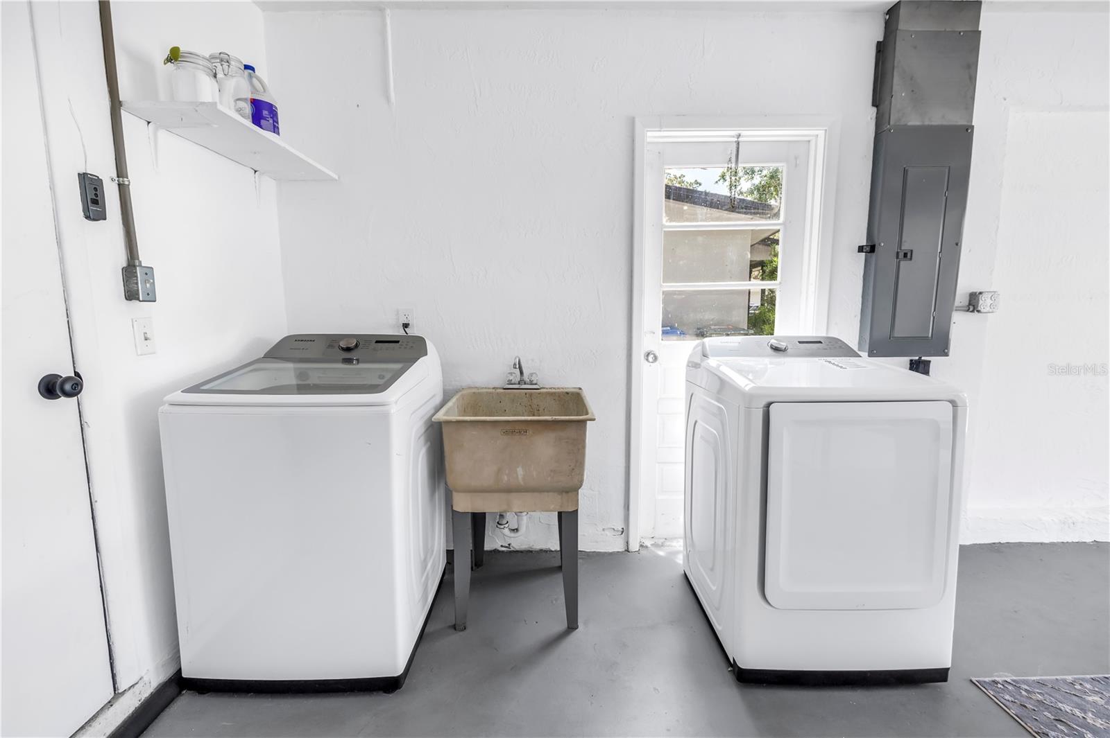 Listing photo id 17 for 3518 Pocahontas Drive