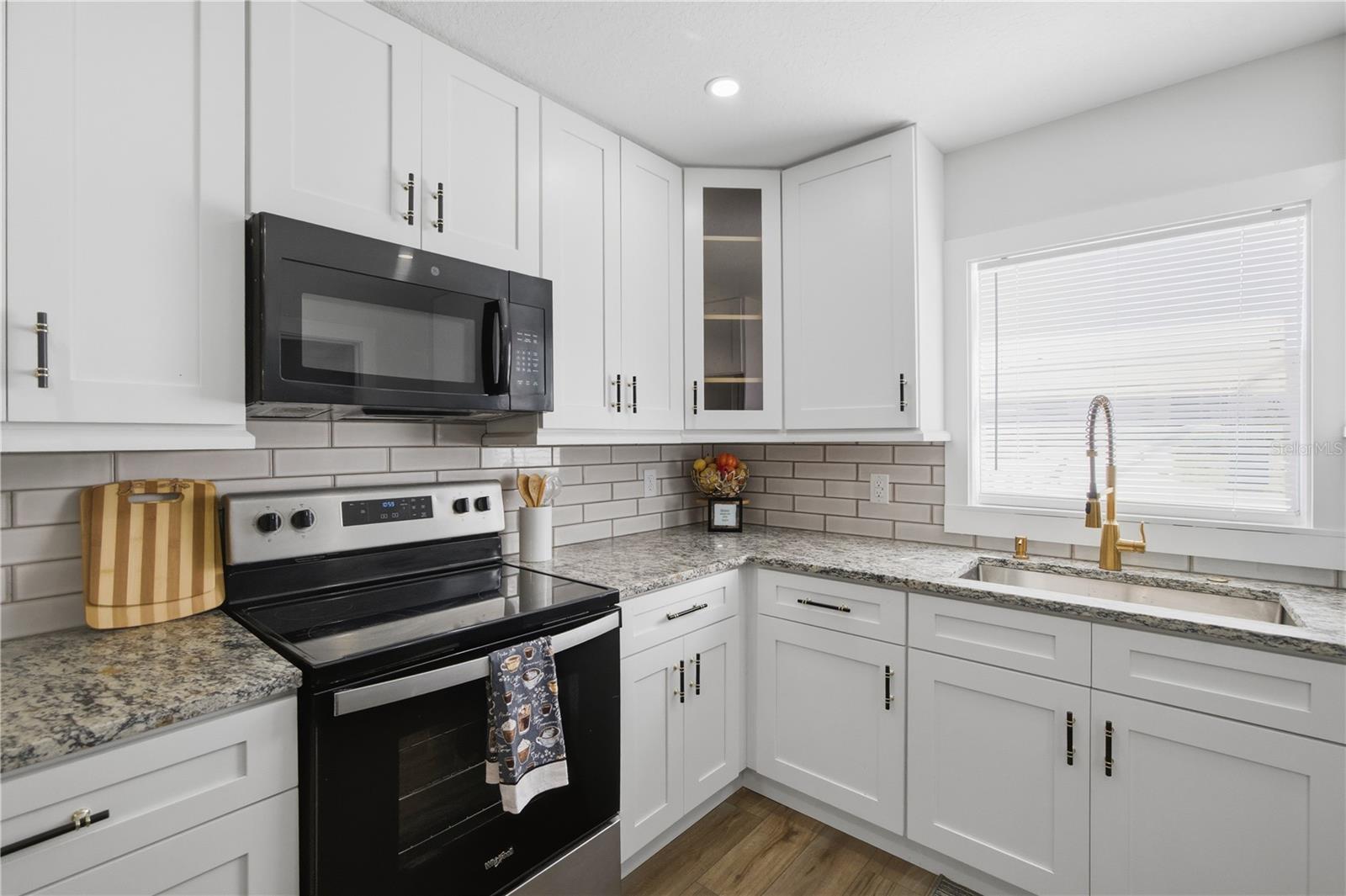 Image 11 of 39 For 4606 Linebaugh Avenue