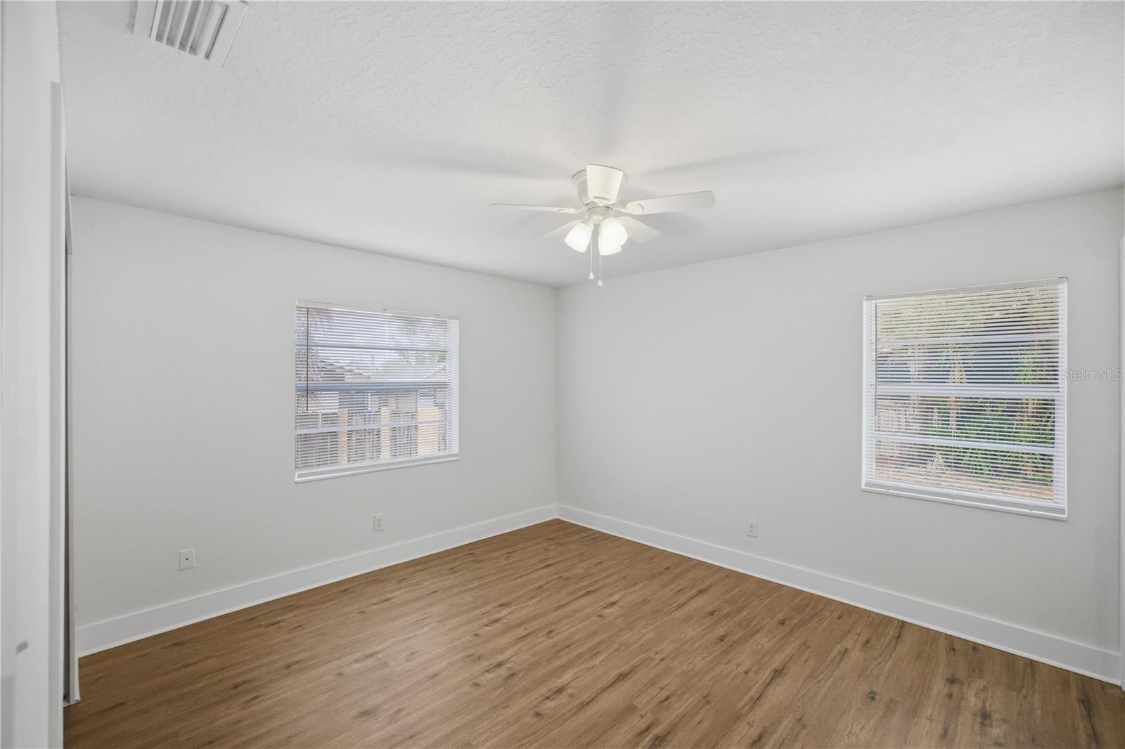 Image 19 of 39 For 4606 Linebaugh Avenue