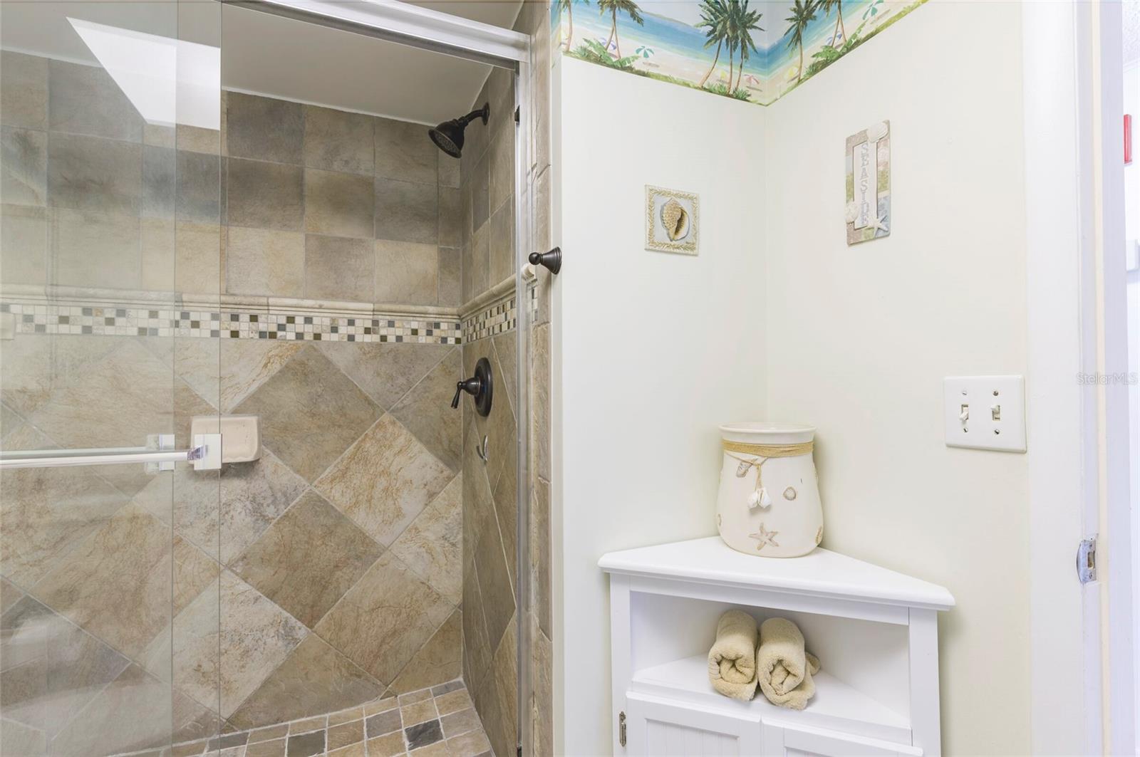 Image 19 of 32 For 1270 Gulf Boulevard 1605