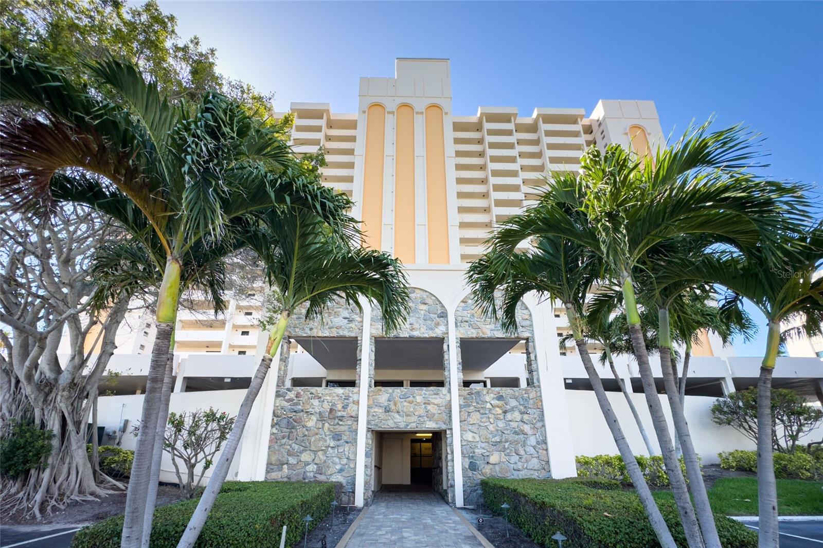 Image 31 of 32 For 1270 Gulf Boulevard 1605