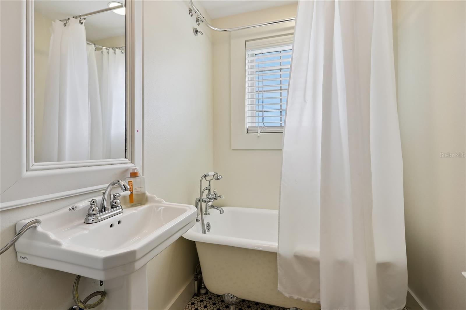Image 42 of 95 For 8410 Kenavis Place