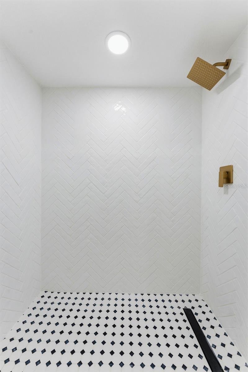 Image 17 of 55 For 3917 Eden Roc Circle