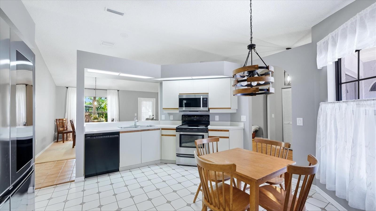 Image 13 of 46 For 2519 Wood Oak Drive