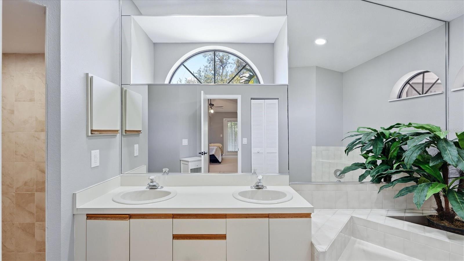 Image 18 of 46 For 2519 Wood Oak Drive