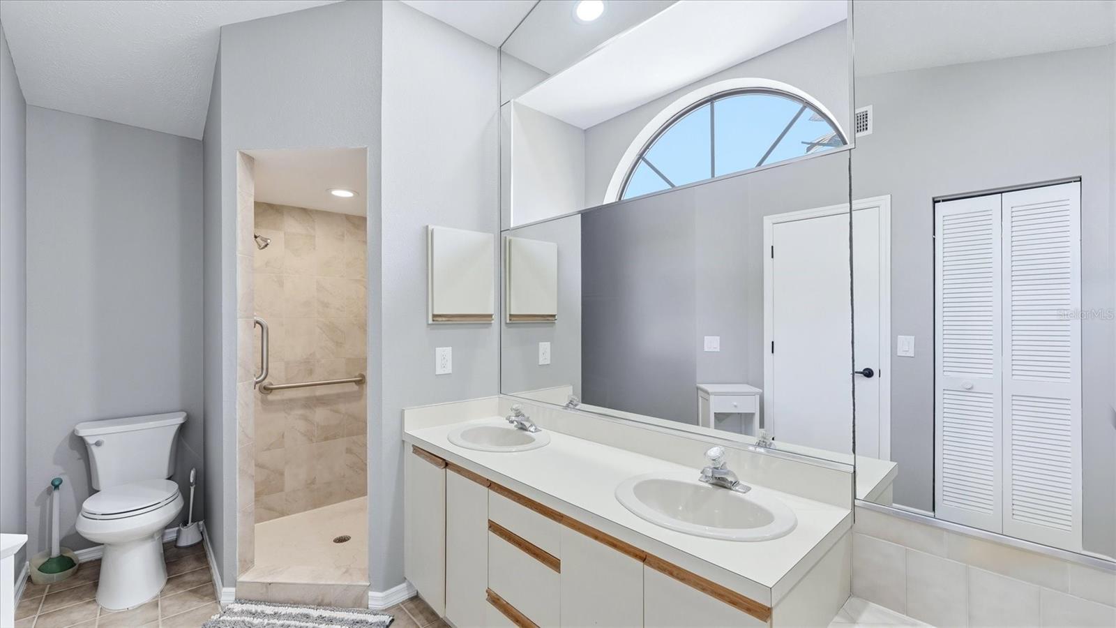 Image 19 of 46 For 2519 Wood Oak Drive