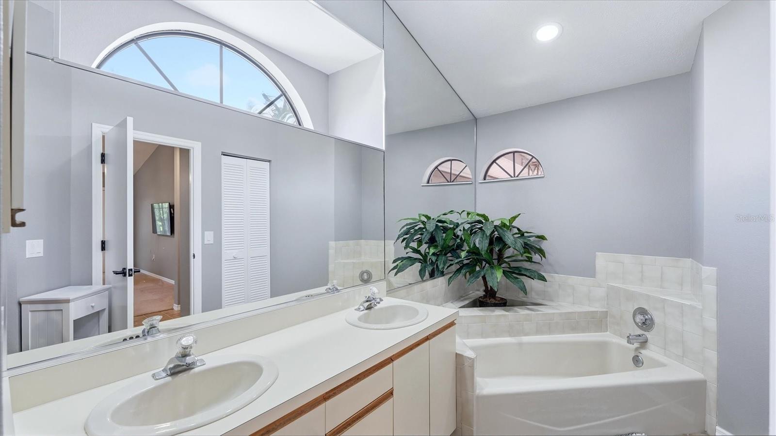 Image 20 of 46 For 2519 Wood Oak Drive